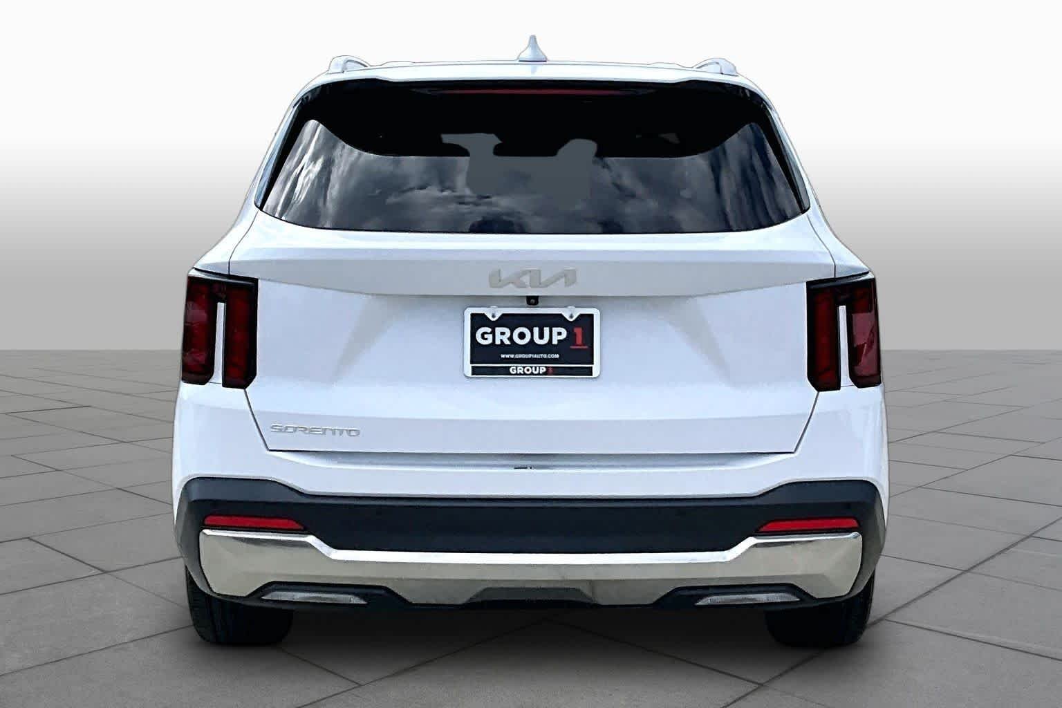 Used 2024 Glacial White Pearl Kia S image 5