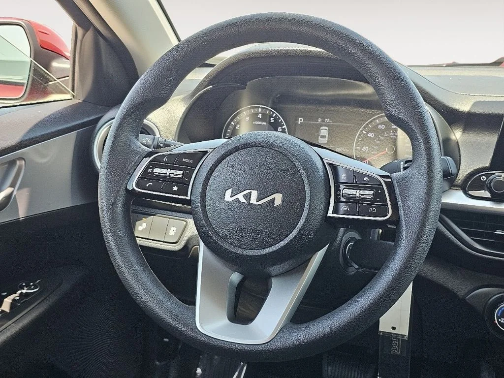 Used 2022 Red Kia LXS image 31