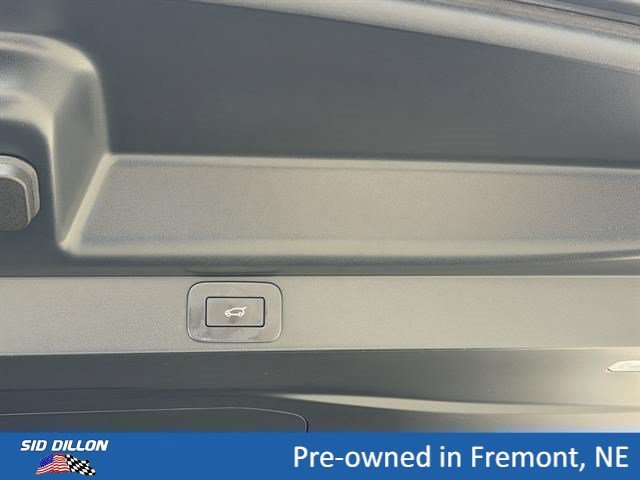 Used 2025 Gray Land Rover SE image 8