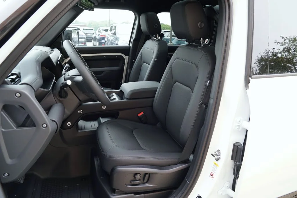 New 2026 Fuji White Land Rover X-Dynamic SE image 12