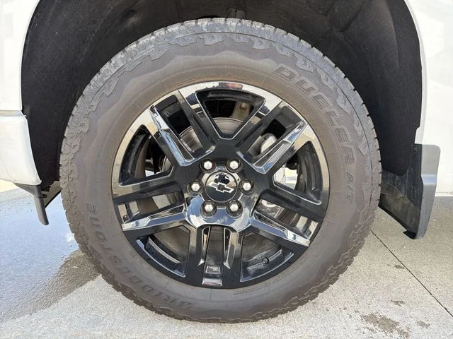 Used 2025 White Chevrolet Custom image 12