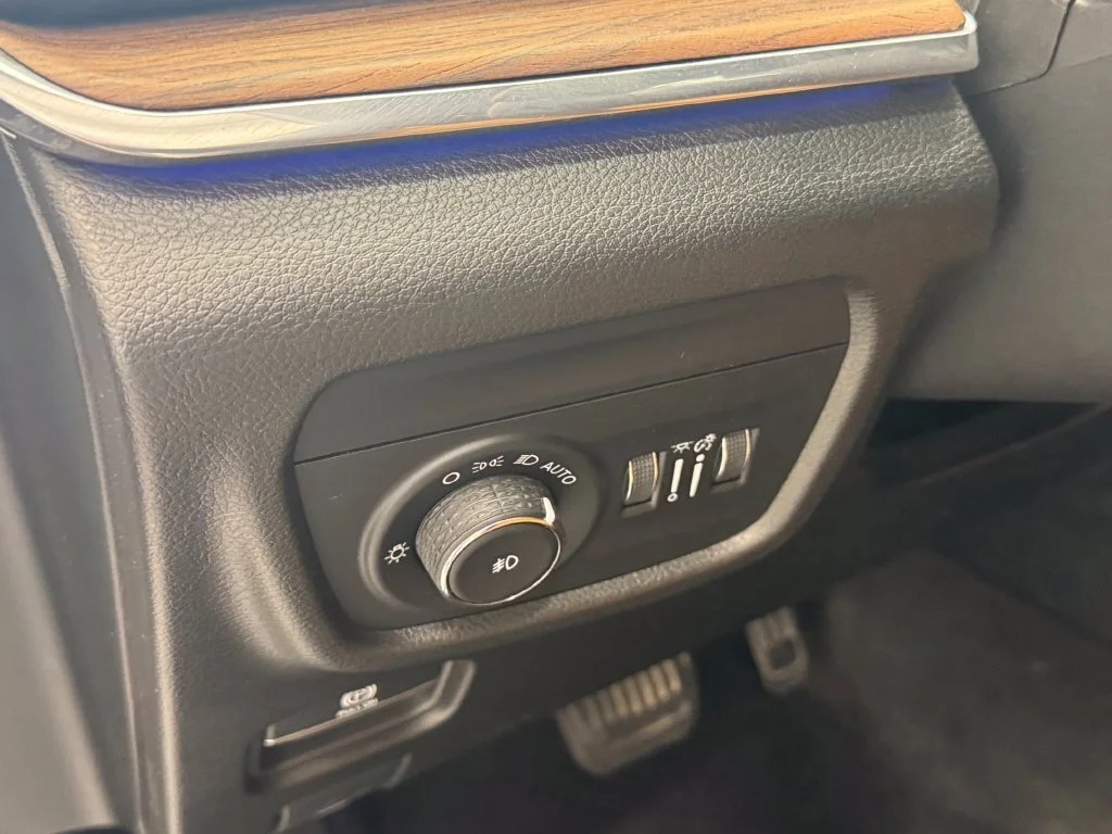 Used 2023 Bright White Clearcoat Jeep Summit image 33
