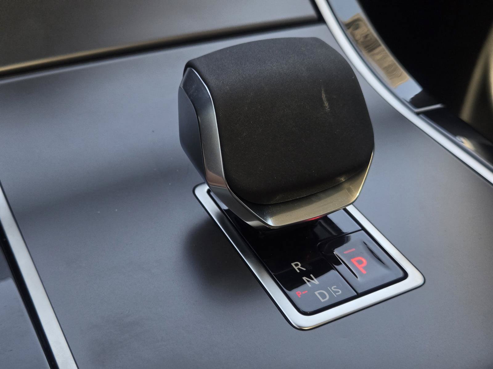 Used 2025 Fuji White Land Rover Dynamic SE image 24
