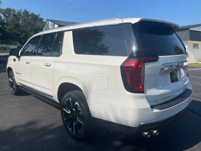 Used 2022 White Frost Tricoat GMC Denali image 7