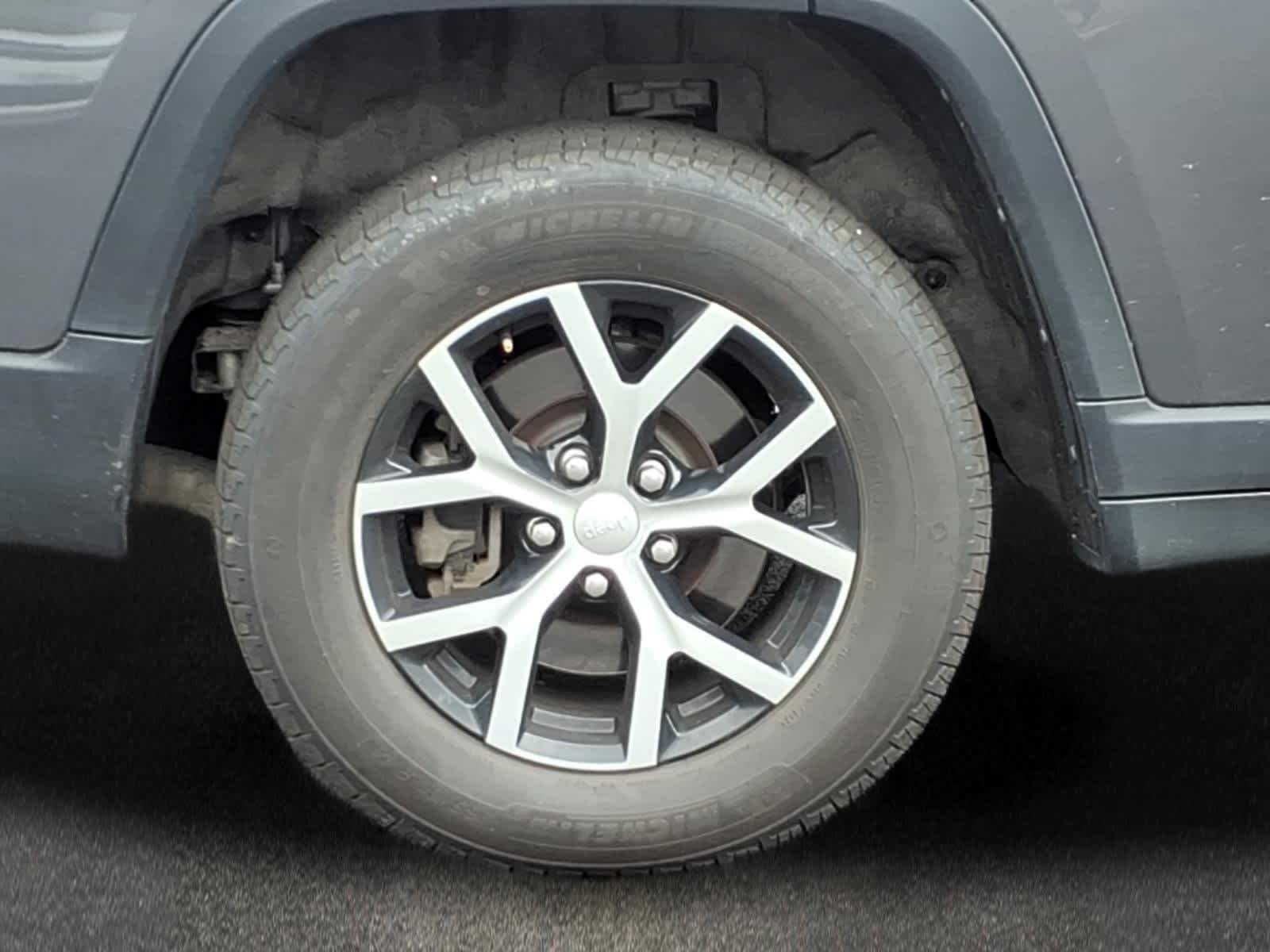 Used 2024 Baltic Gray Metallic Clearcoat Jeep Limited image 4