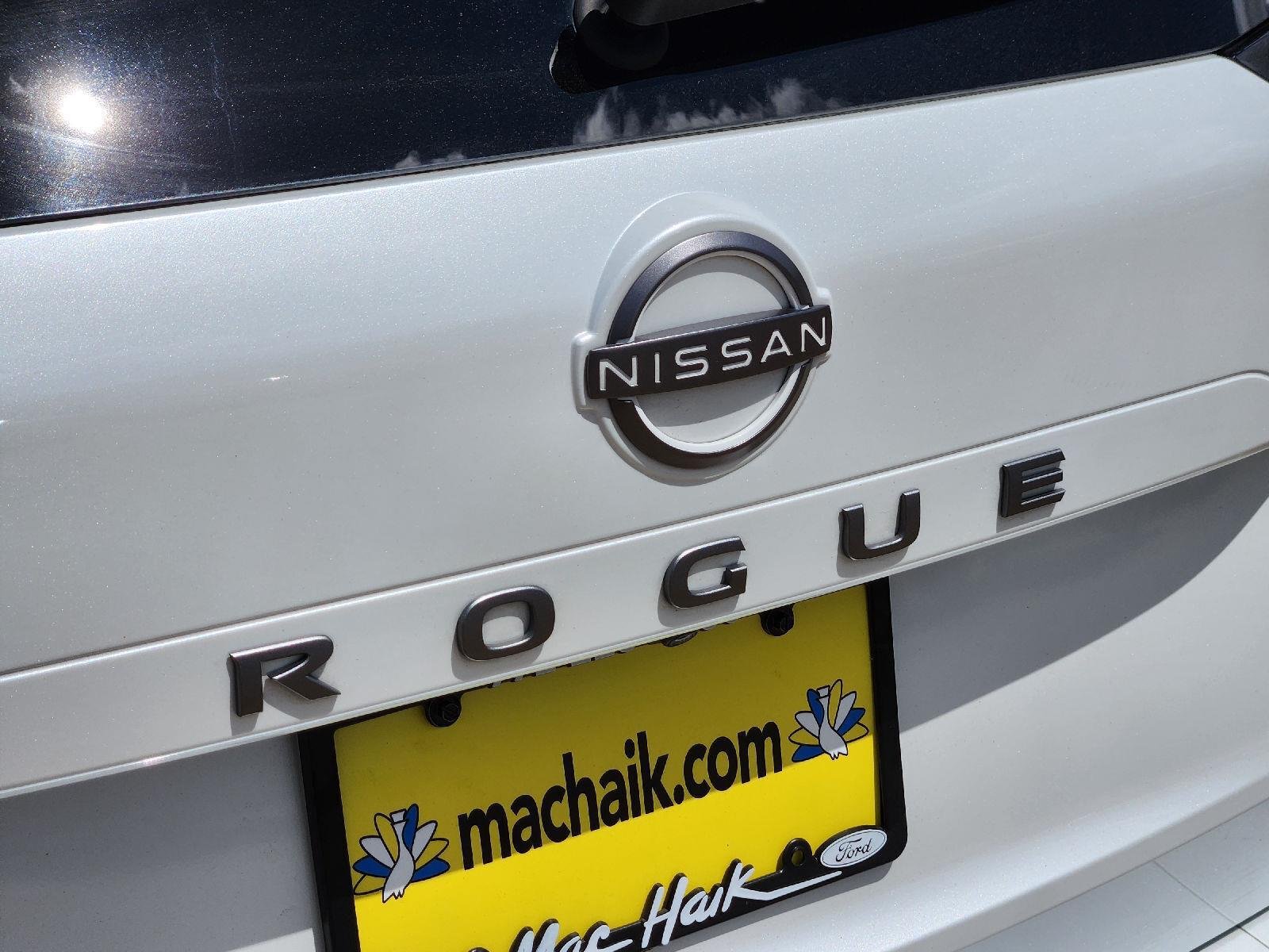 Used 2025 Everest White Pearl Nissan SV image 11