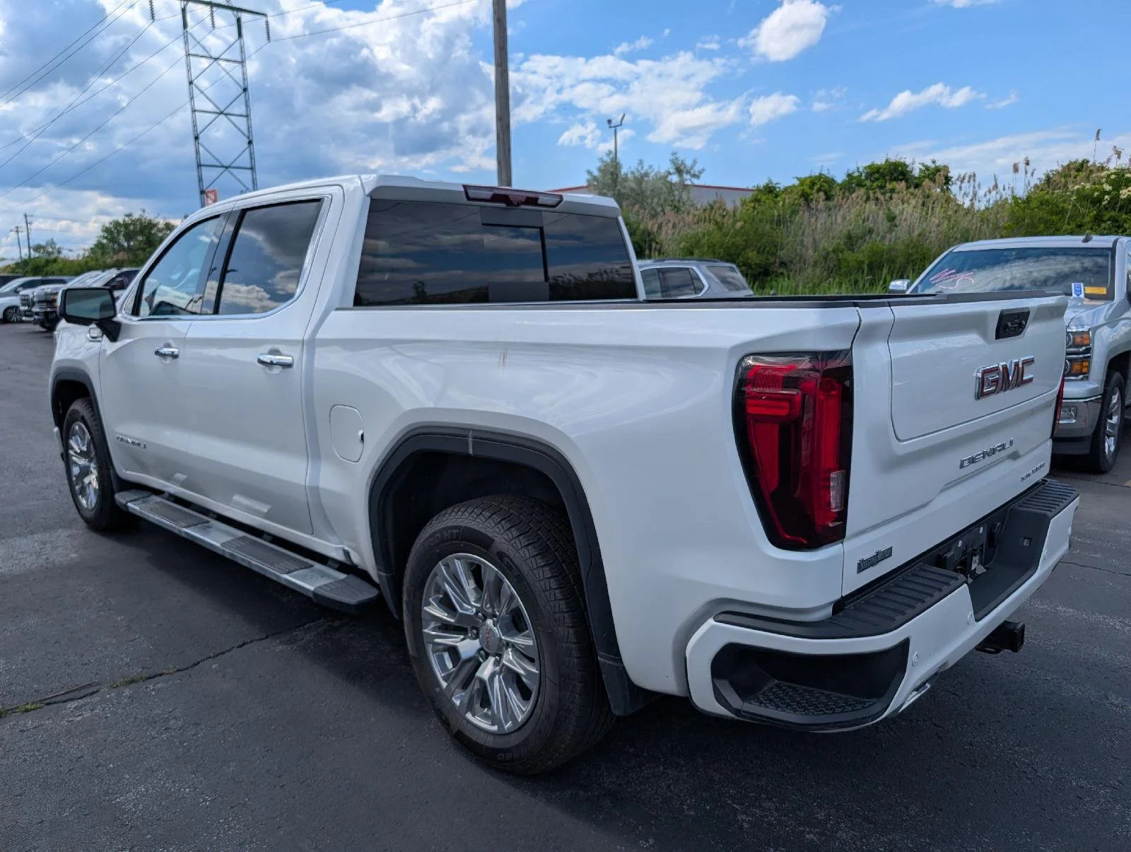 Used 2024 White Frost Tricoat GMC Denali image 8