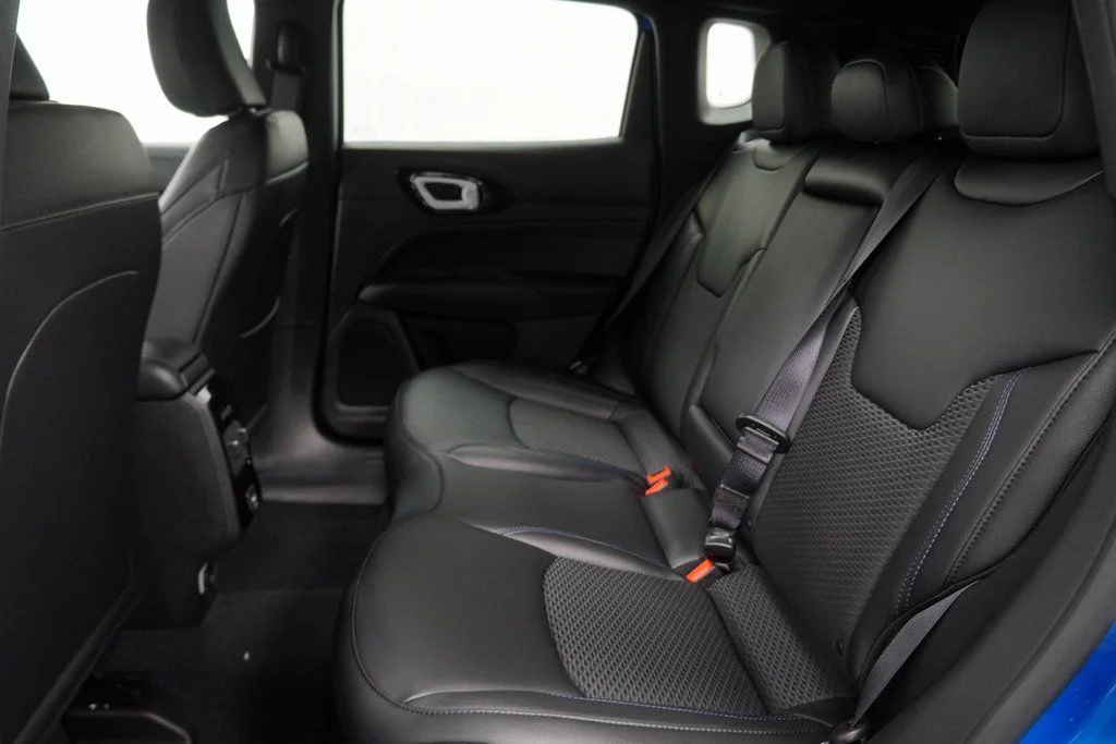 New 2026 Hydro Blue Pearlcoat Jeep Latitude image 19