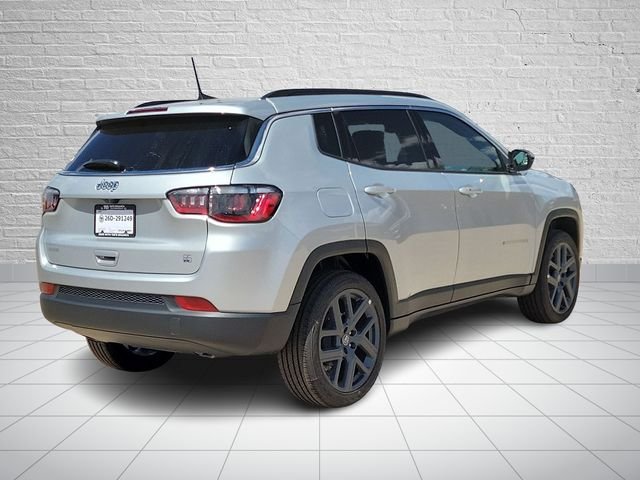 New 2026 Silver Zynith Metallic Clearcoat Jeep  image 4