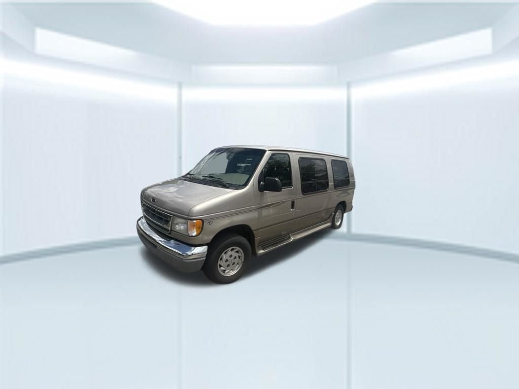 Used 2001  Ford RV image 2