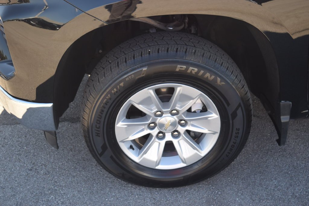 Used 2023 BLACK Chevrolet LT image 10
