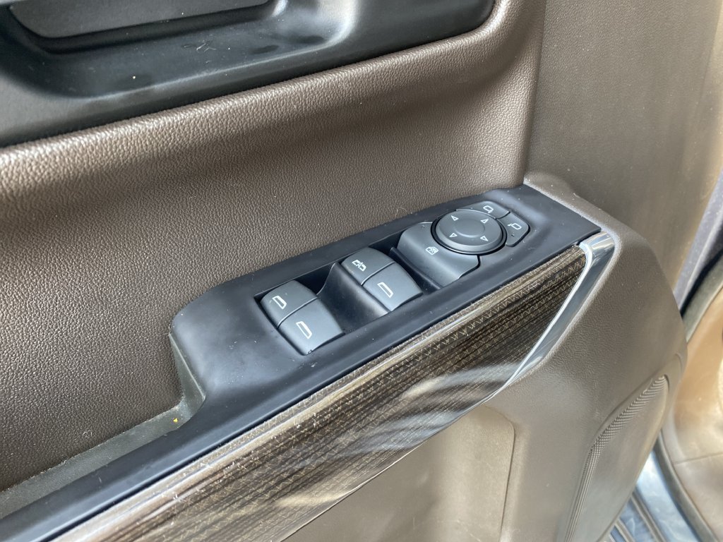 Used 2020 Shadow Gray Metallic Chevrolet LT image 18
