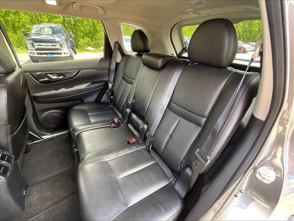 Used 2019 Gun Metallic Nissan SL image 14