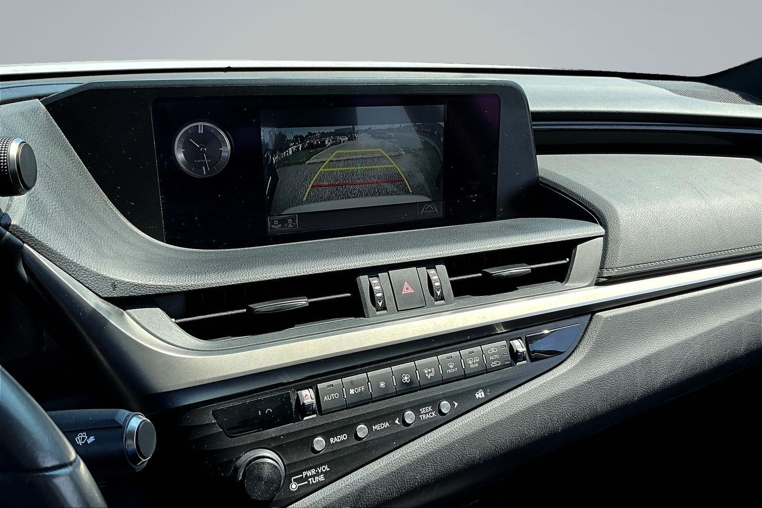 Used 2019 White Lexus 350 image 17