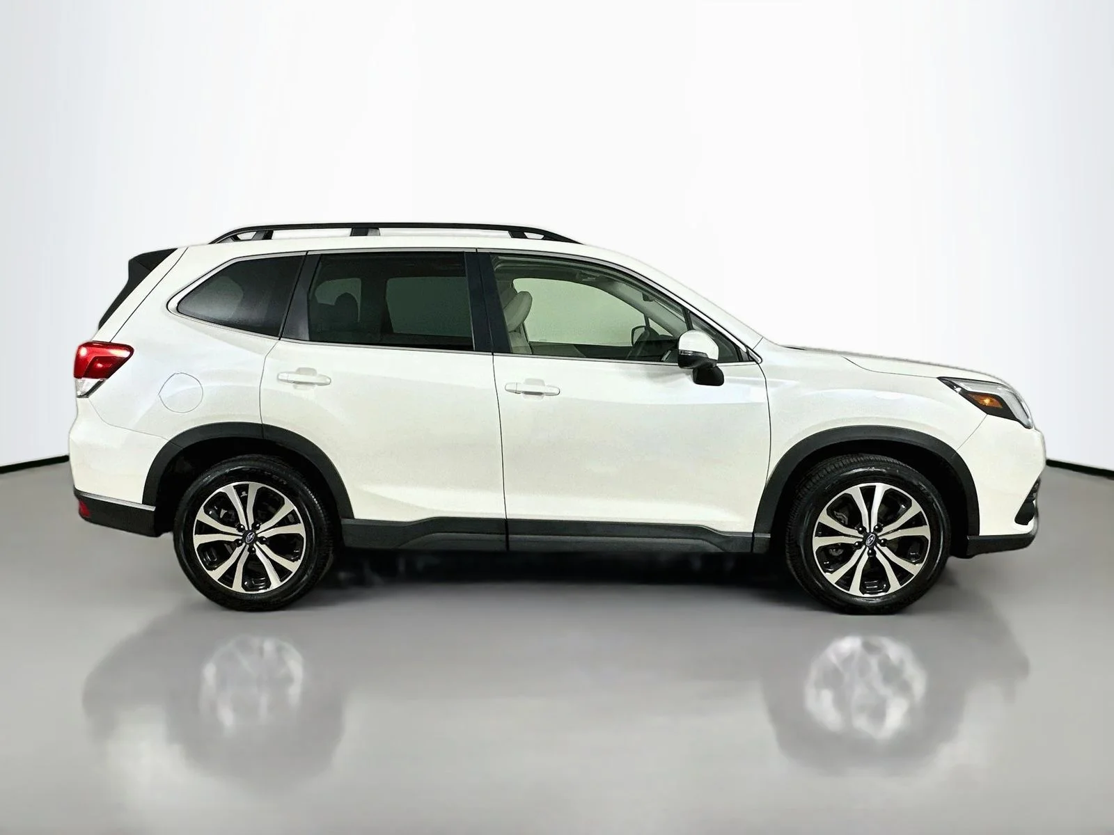 Used 2024 White Subaru  image 4