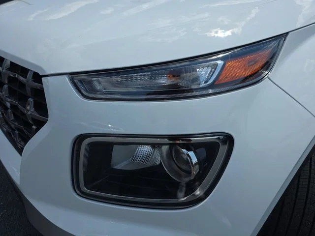 Used 2025 White Hyundai SEL image 30