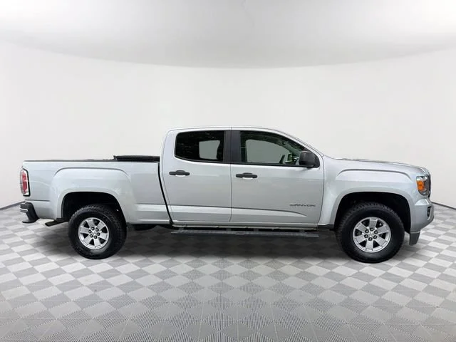 Used 2018 QUICKSILVER METALLIC GMC 2WD image 4