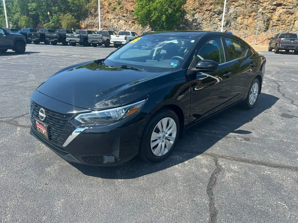 Used 2024  Nissan S image 3