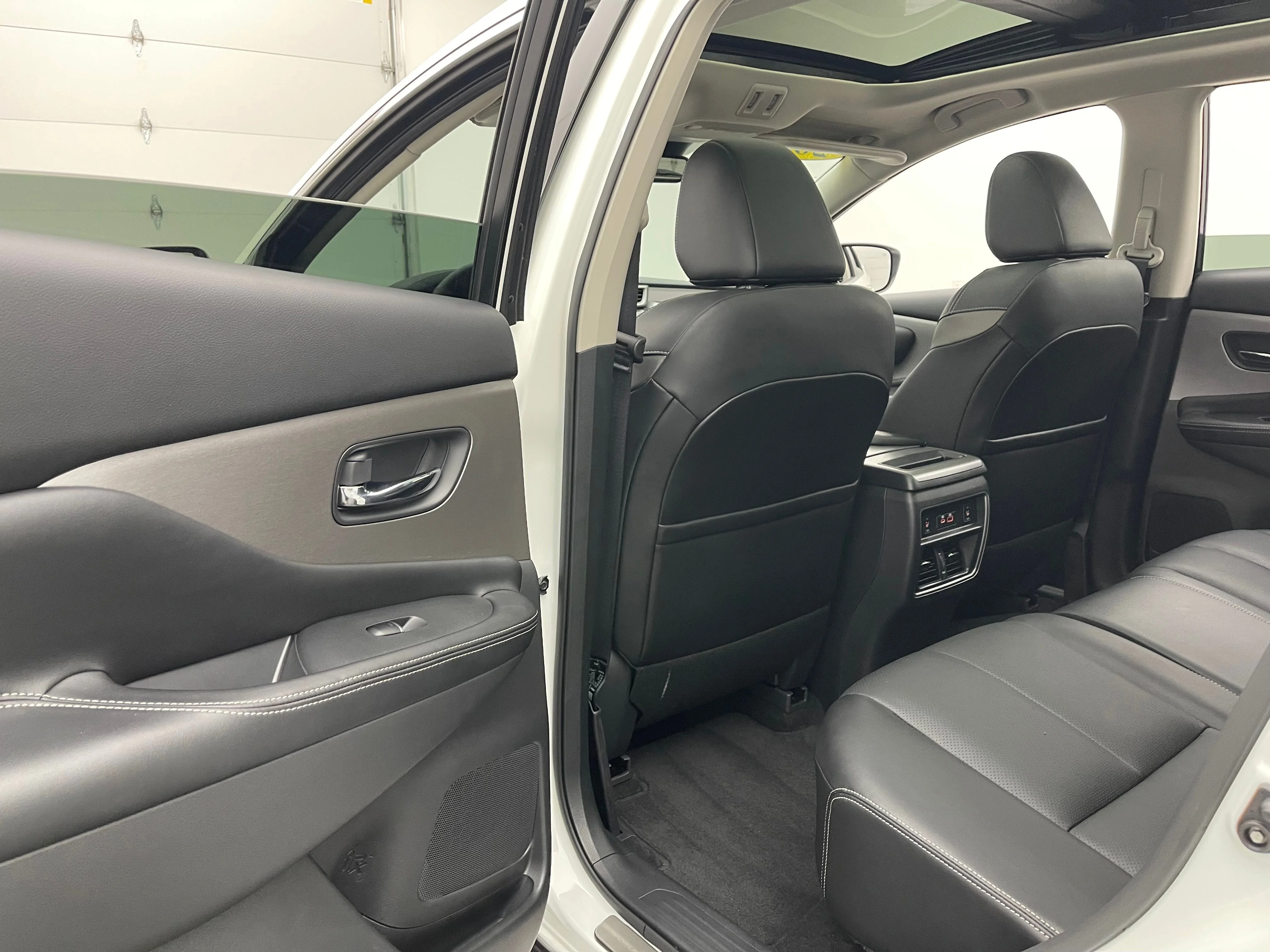 Used 2024 Pearl White Tricoat Nissan SL image 39