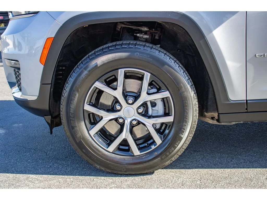 Used 2024 Silver Zynith Jeep Limited image 5