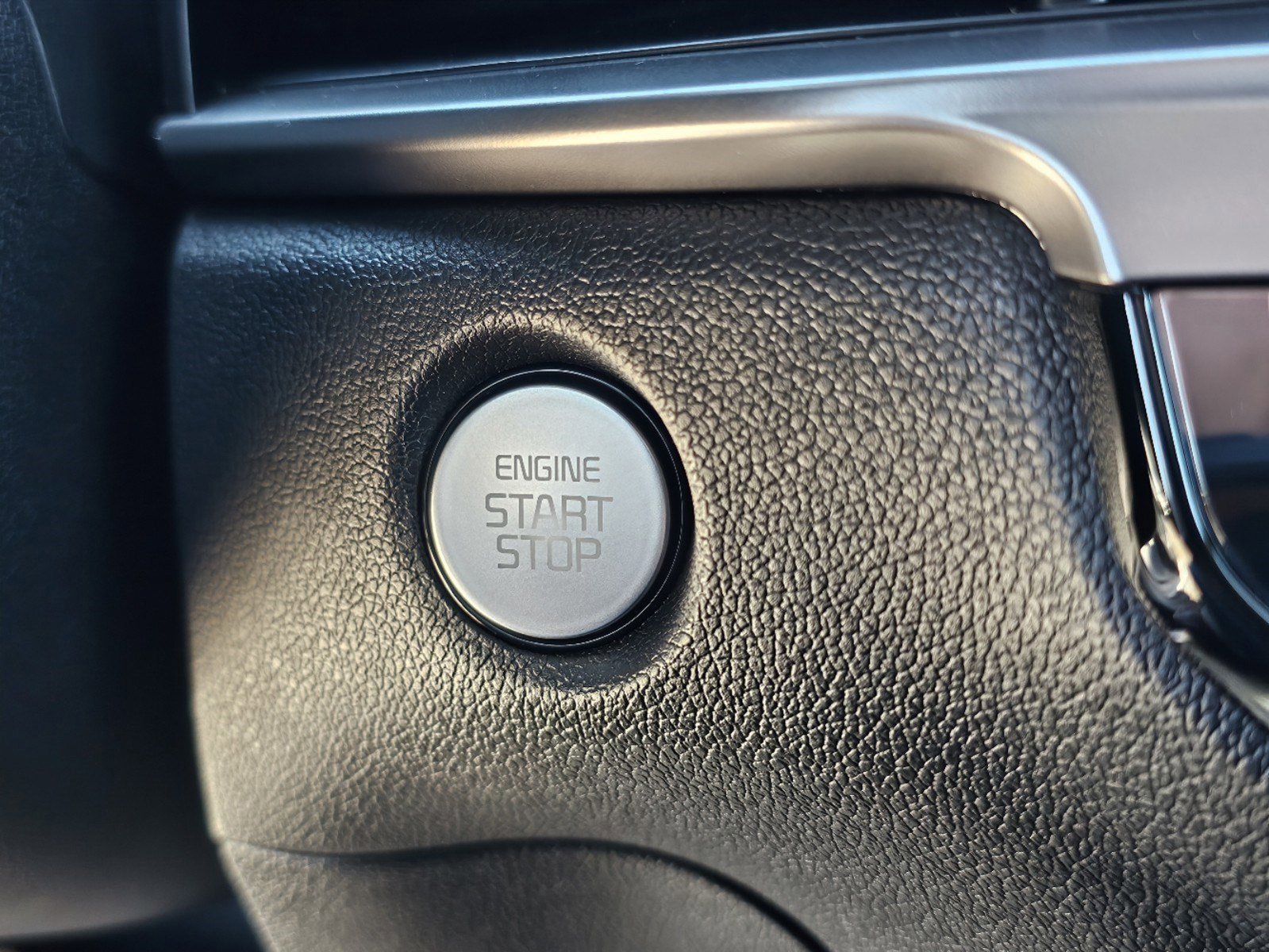 New 2025 Glacial White Pearl Kia LX image 20