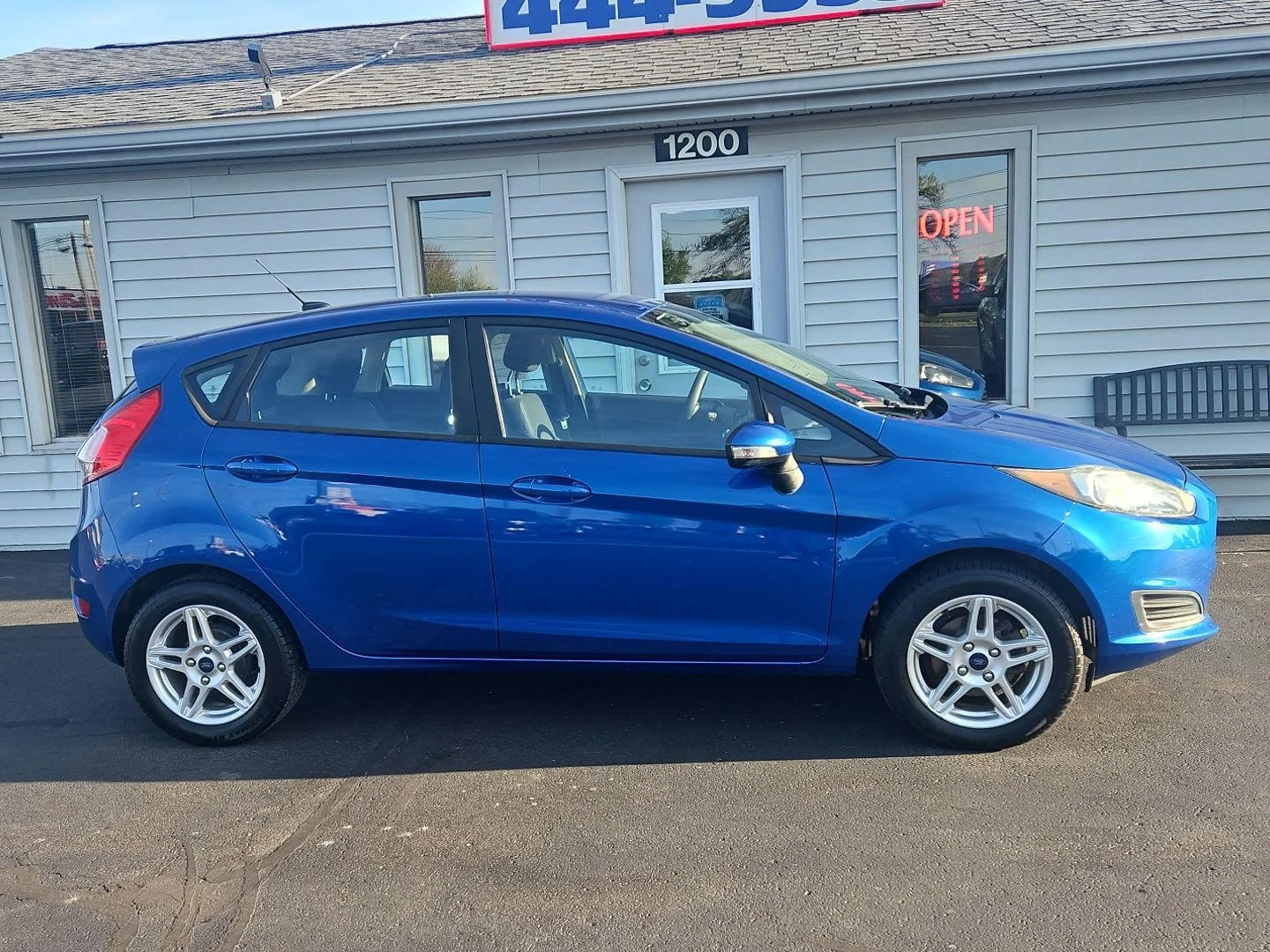 Used 2019 Ford Fiesta SE with VIN 3FADP4EJ8KM131897 for sale in Washington, IL