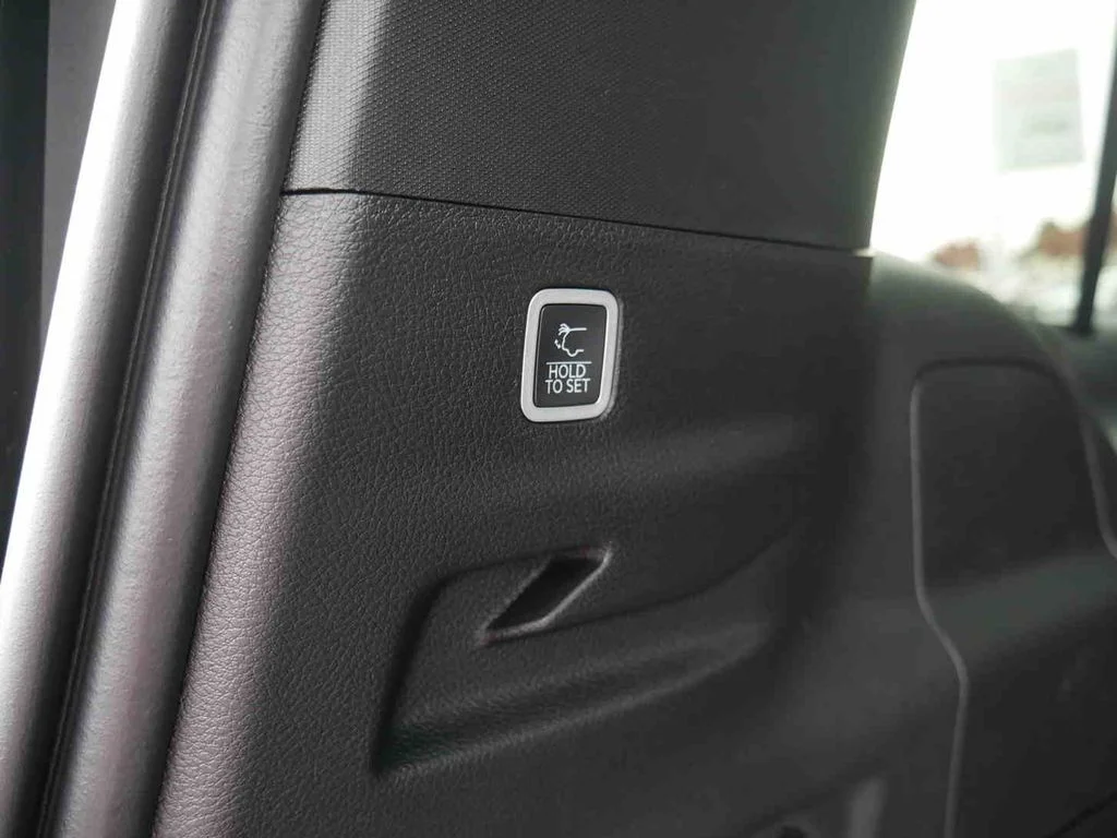 2025 Jeep Wagoneer L Series II - Photo 10