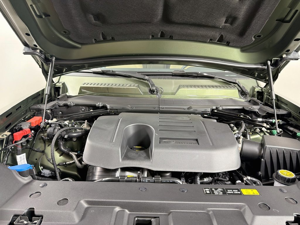 New 2026 Woolstone Green Land Rover X-Dynamic SE image 32