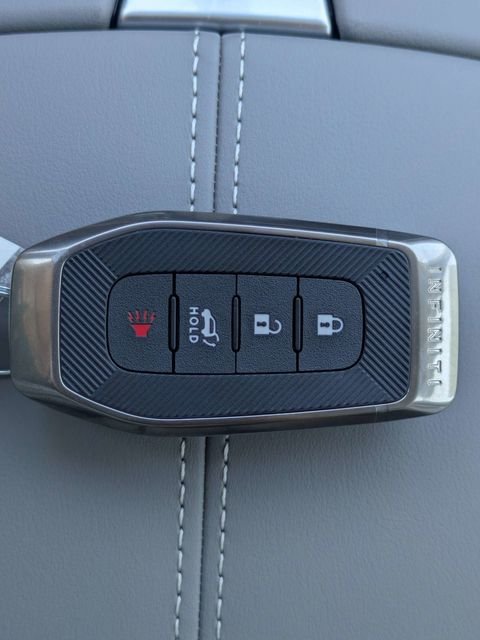 New 2027 RADIANT WHITE INFINITI Pure FWD image 33