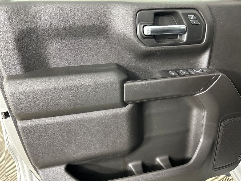 Used 2019 Silver Chevrolet Custom image 12