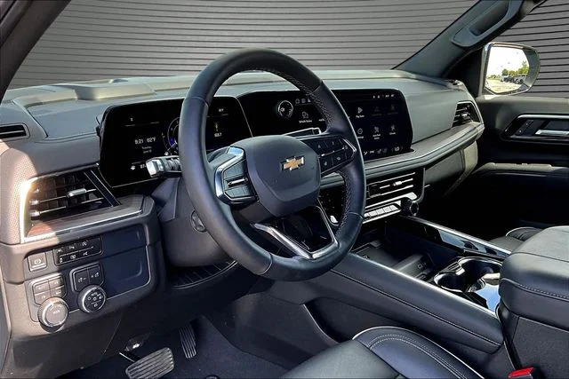 Used 2025 Blue Chevrolet Premier image 16