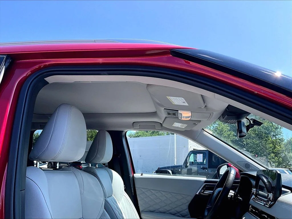Used 2024 Red Mitsubishi SEL image 23