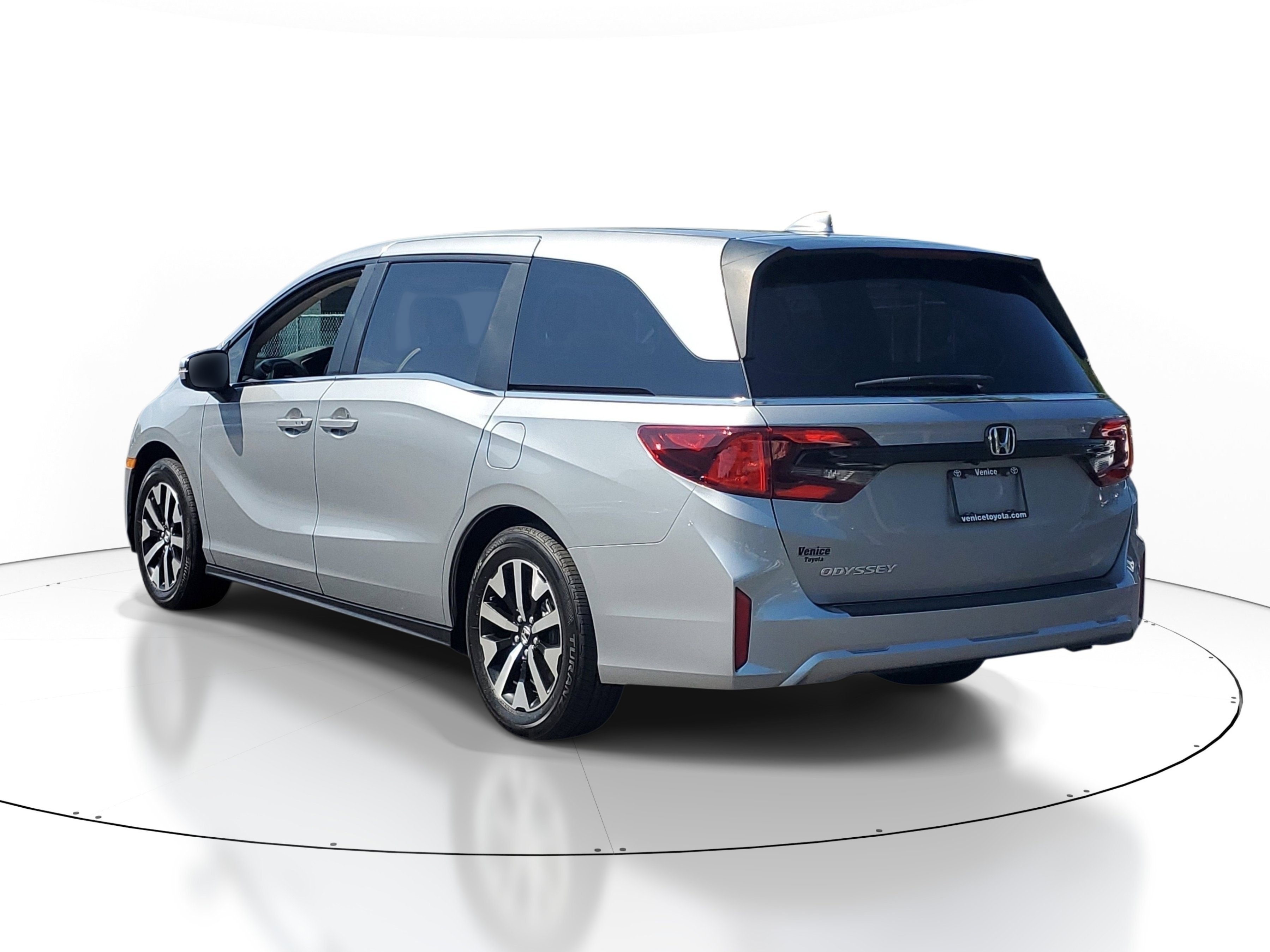 Used 2025 Silver Honda EX-L image 4