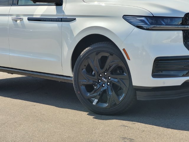 New 2027 White Lincoln Reserve image 2