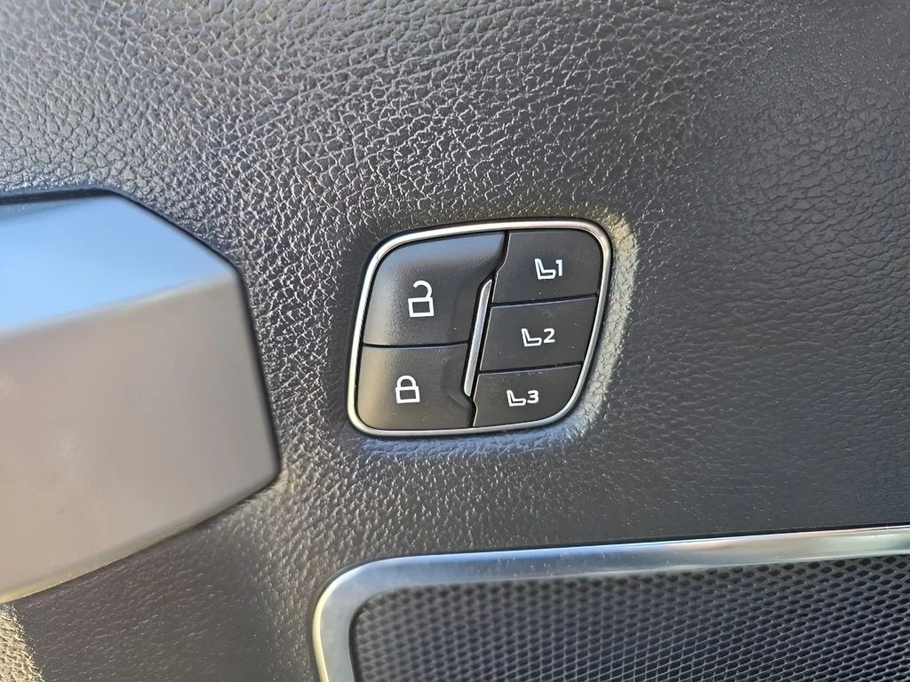 Used 2021 Carbonized Gray Metallic Ford LARIAT image 38