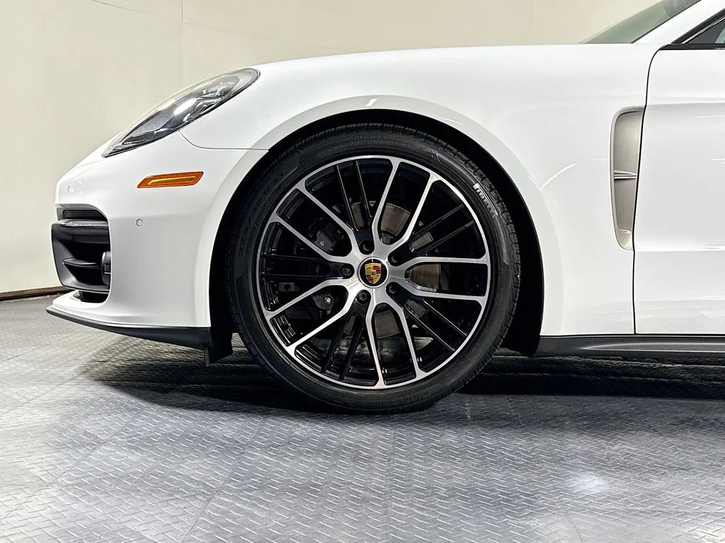 Used 2023 Carrara White Metallic Porsche 4 Platinum Edition image 31