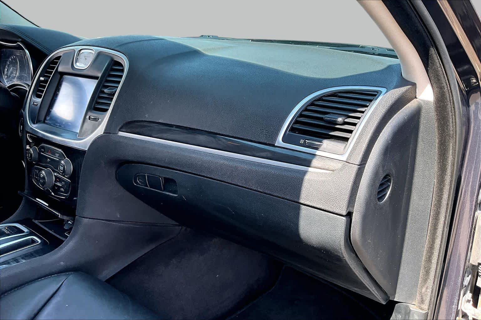 Used 2018 Maximum Steel Metallic Clearcoat Chrysler Touring L image 19