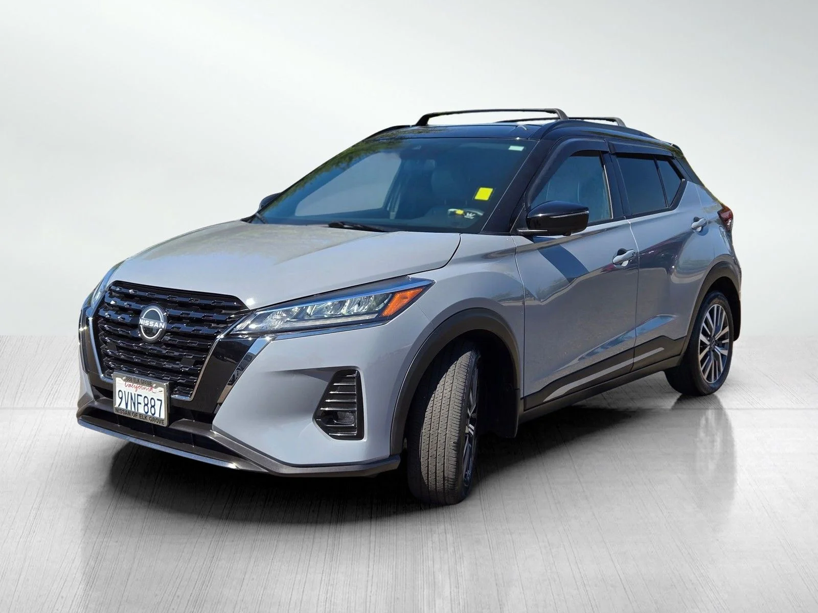 Used 2024 Gray/Super Black Nissan SR image 9