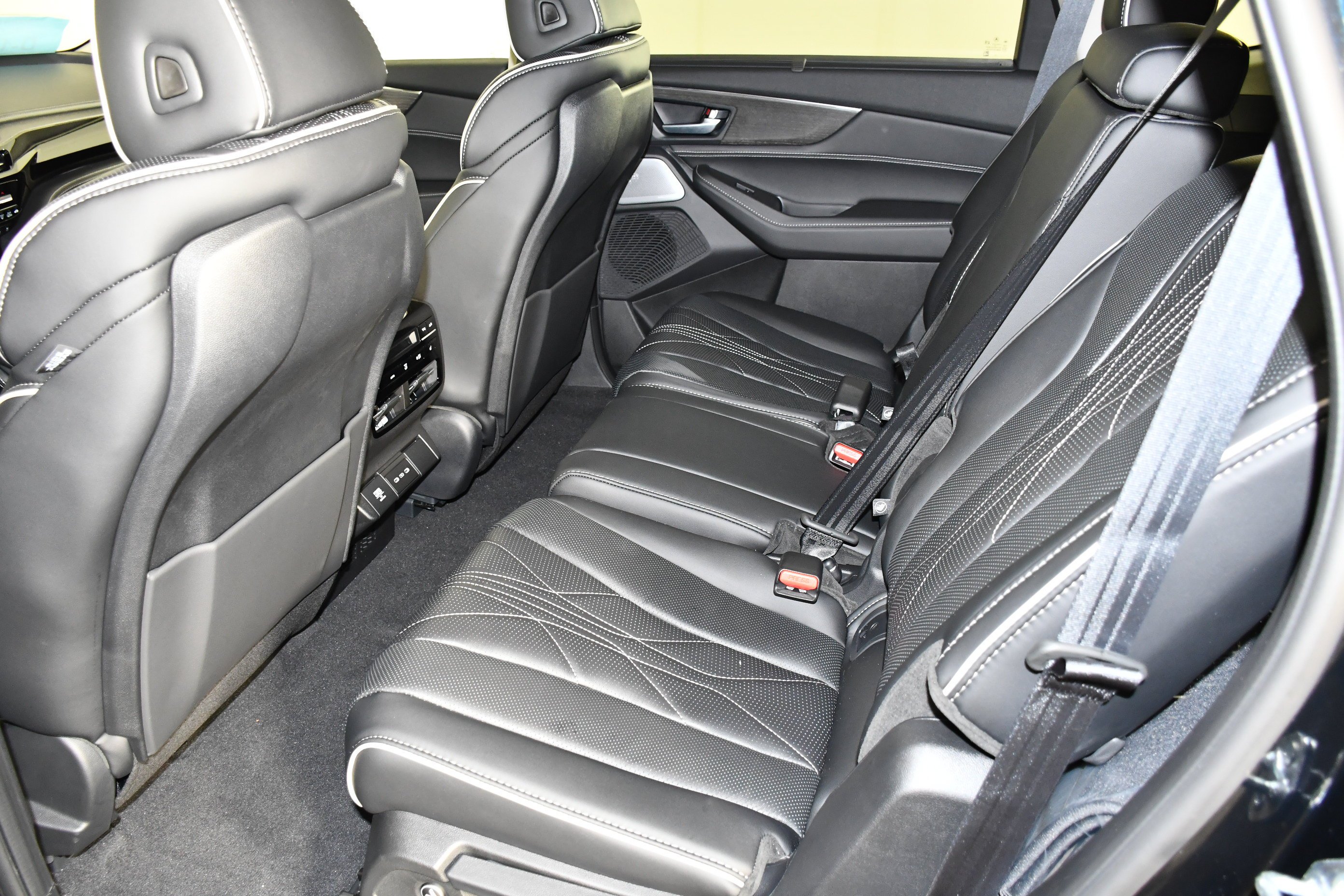 New 2026 Majestic Black Pearl Acura w/Advance Package image 15