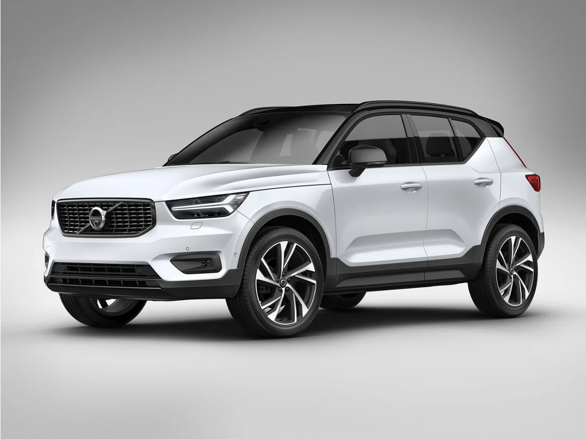 Used 2022 White Volvo R-Design image 1