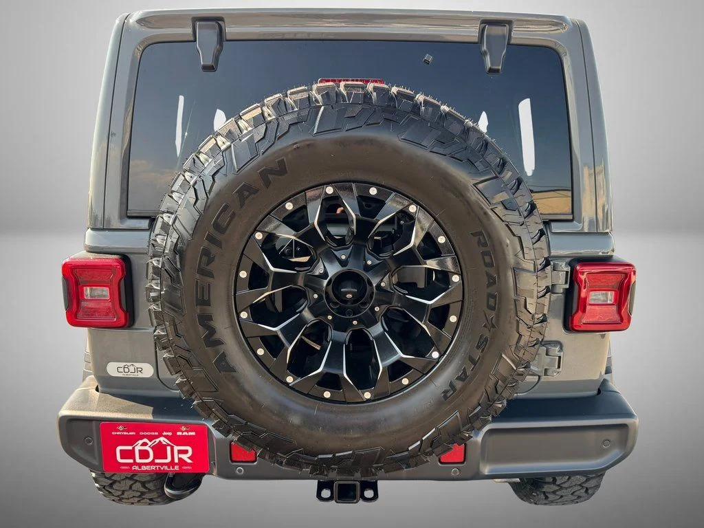 Used 2018 Gray Jeep Unlimited Sahara image 7