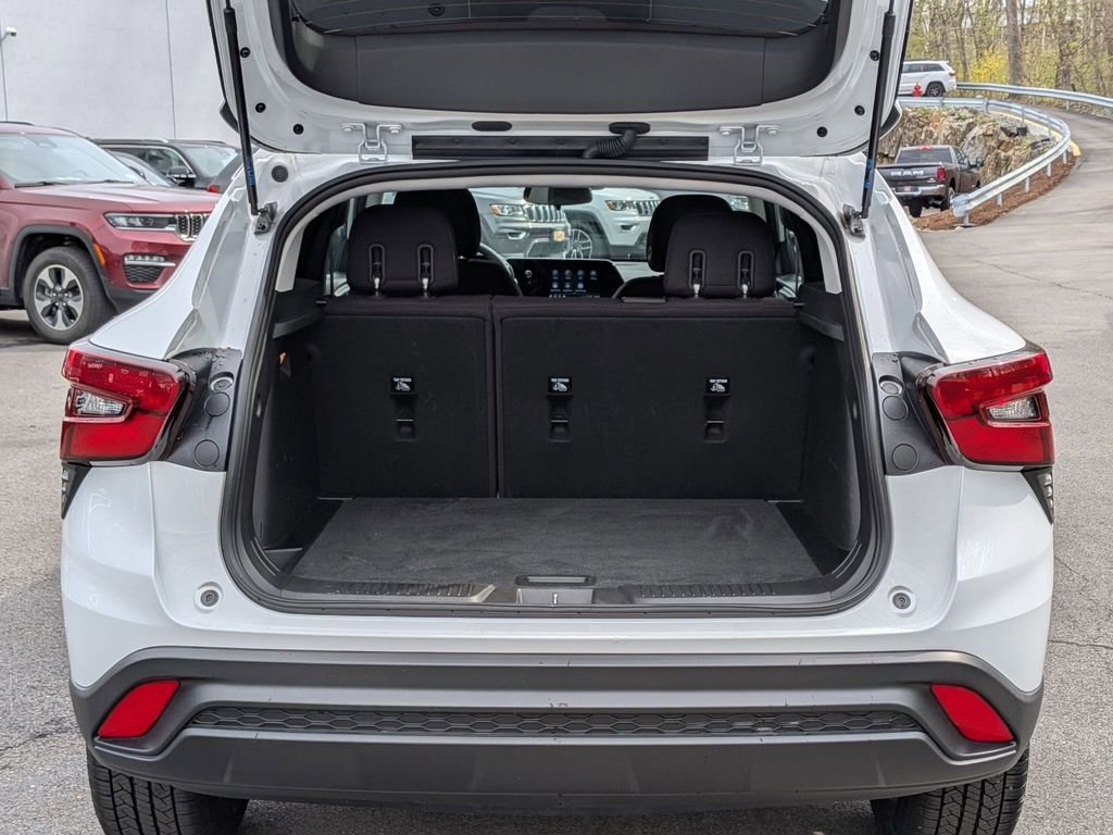 Used 2024 White Chevrolet LS image 6