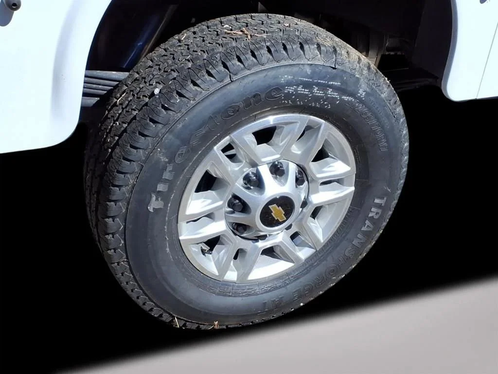 New 2025 Summit White Chevrolet WT image 7