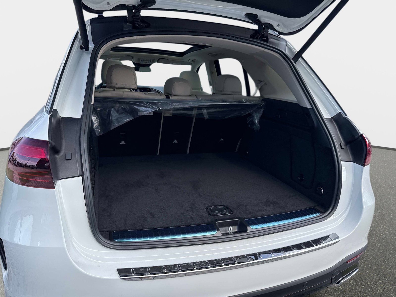 New 2026 Polar White Mercedes-Benz 350 4MATIC® SUV image 10
