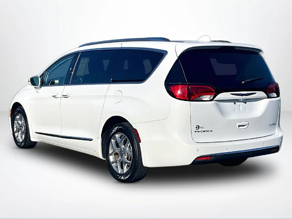 Used 2018 White Chrysler Limited image 12