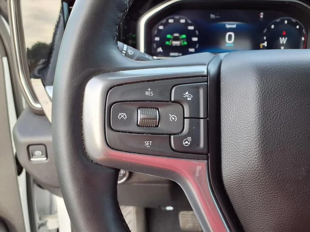 Used 2025 Summit White Chevrolet LT image 13
