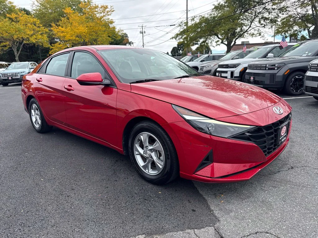 Used 2023 Red Hyundai SE image 3