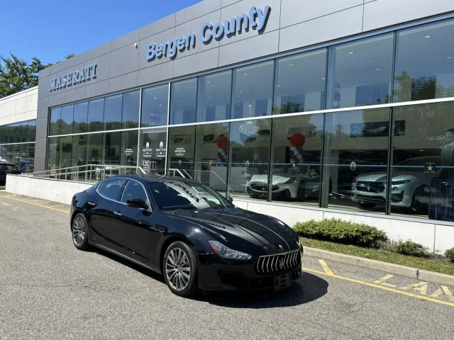 Used 2018 Nero Maserati S Q4 / NERO ~ NERO / CLEAN CARFAX !!! image 2