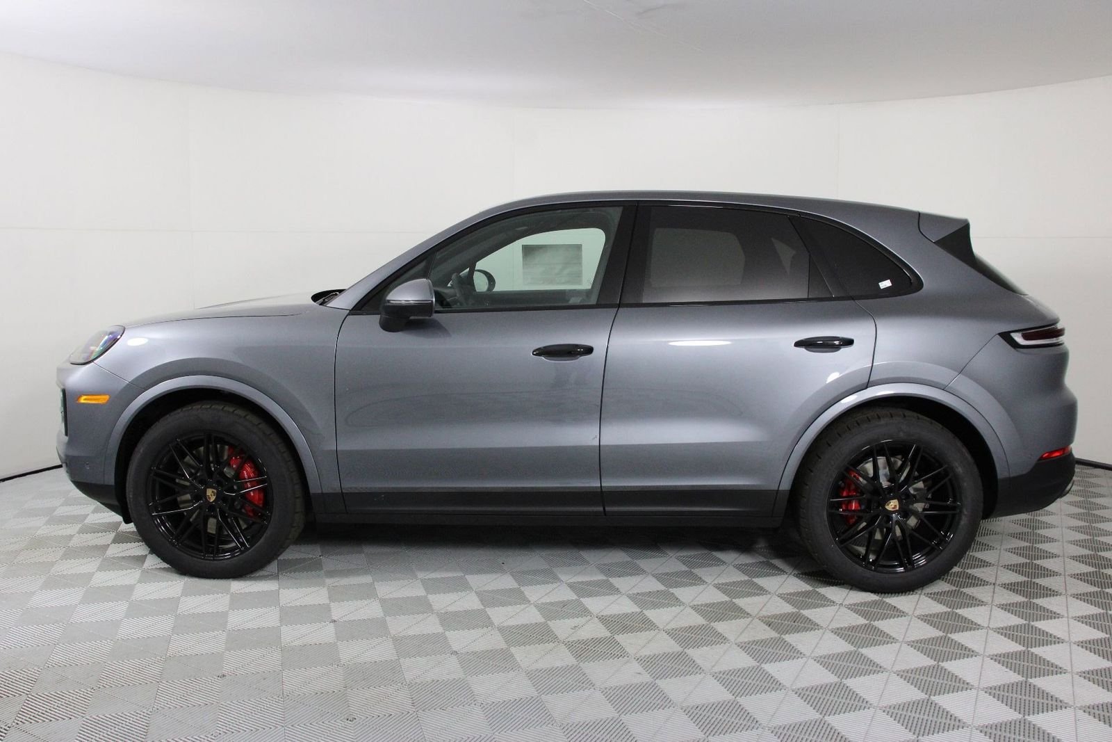 New 2026 Vanadium Grey Metallic Porsche S image 2