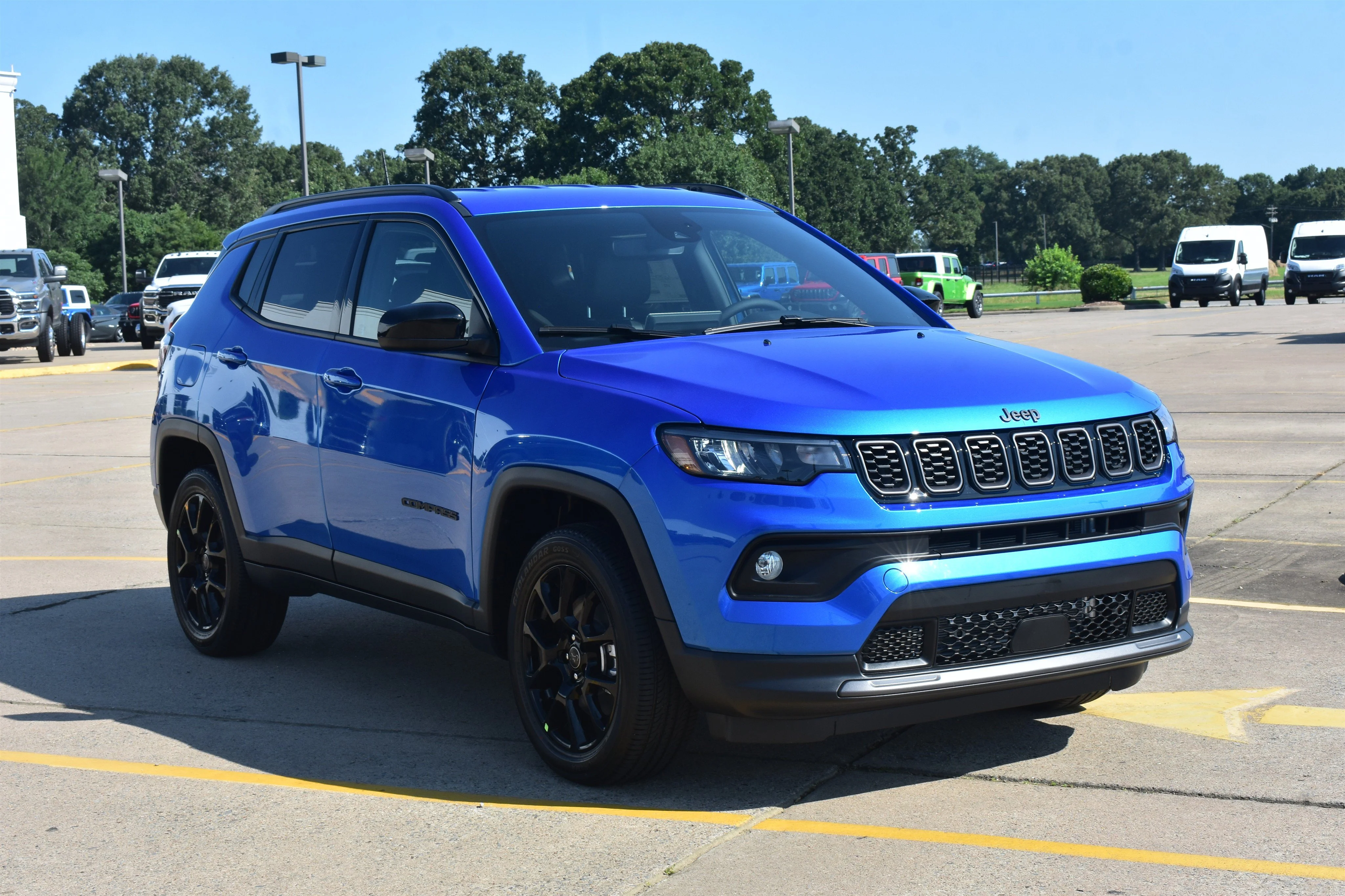 New 2026 Hydro Blue Pearlcoat Jeep Latitude Altitude image 3